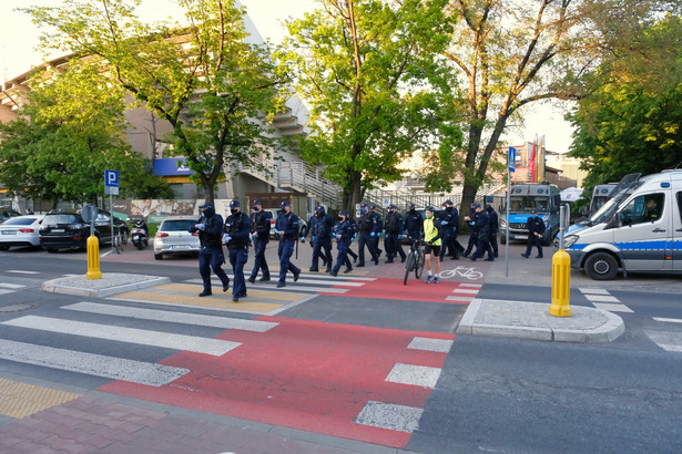 Policja pod siedzibą Trójki