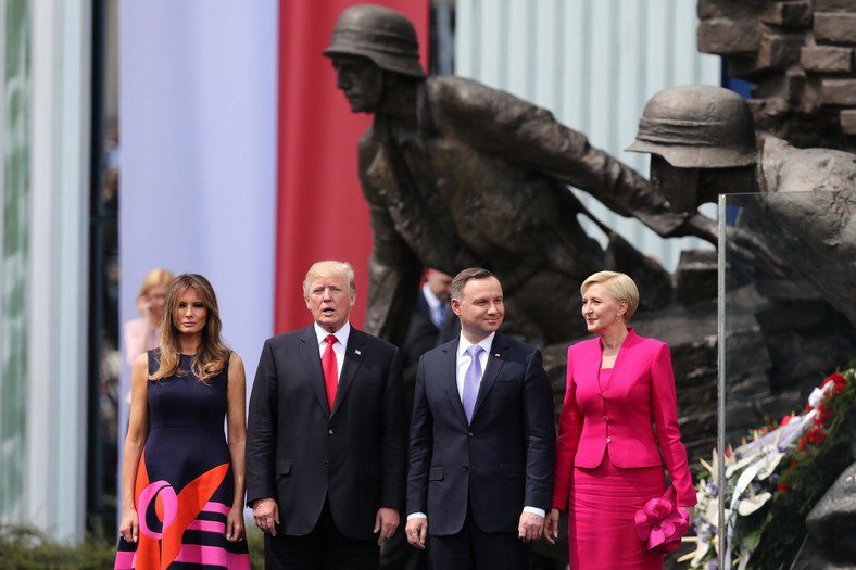 Od lewej: Melania Trump, Donald Trump, Andrzej Duda i Agata Kornhauser-Duda podczas wizyty prezydenta na pl. Krasińskich