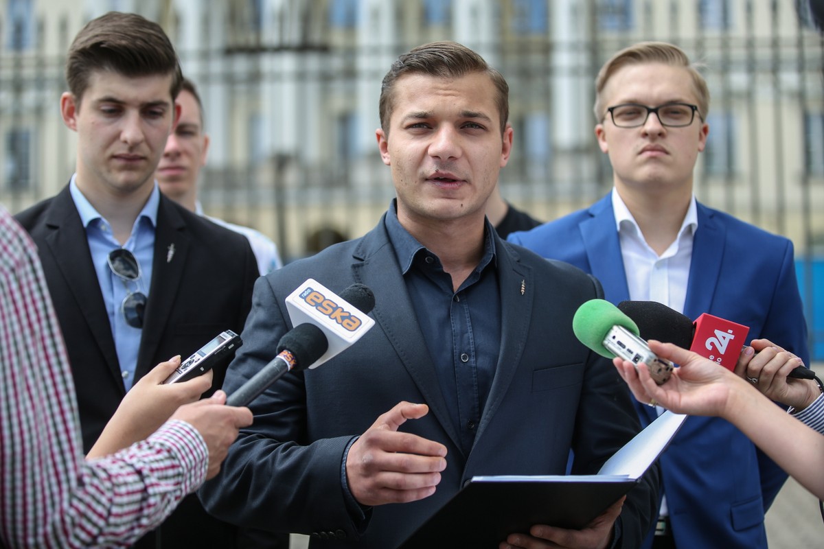 Członkowie Młodzieży Wszechpolskiej