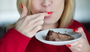 12 ostrzegawczych sygnałów, że jesz za dużo cukru. Nie lekceważ ich