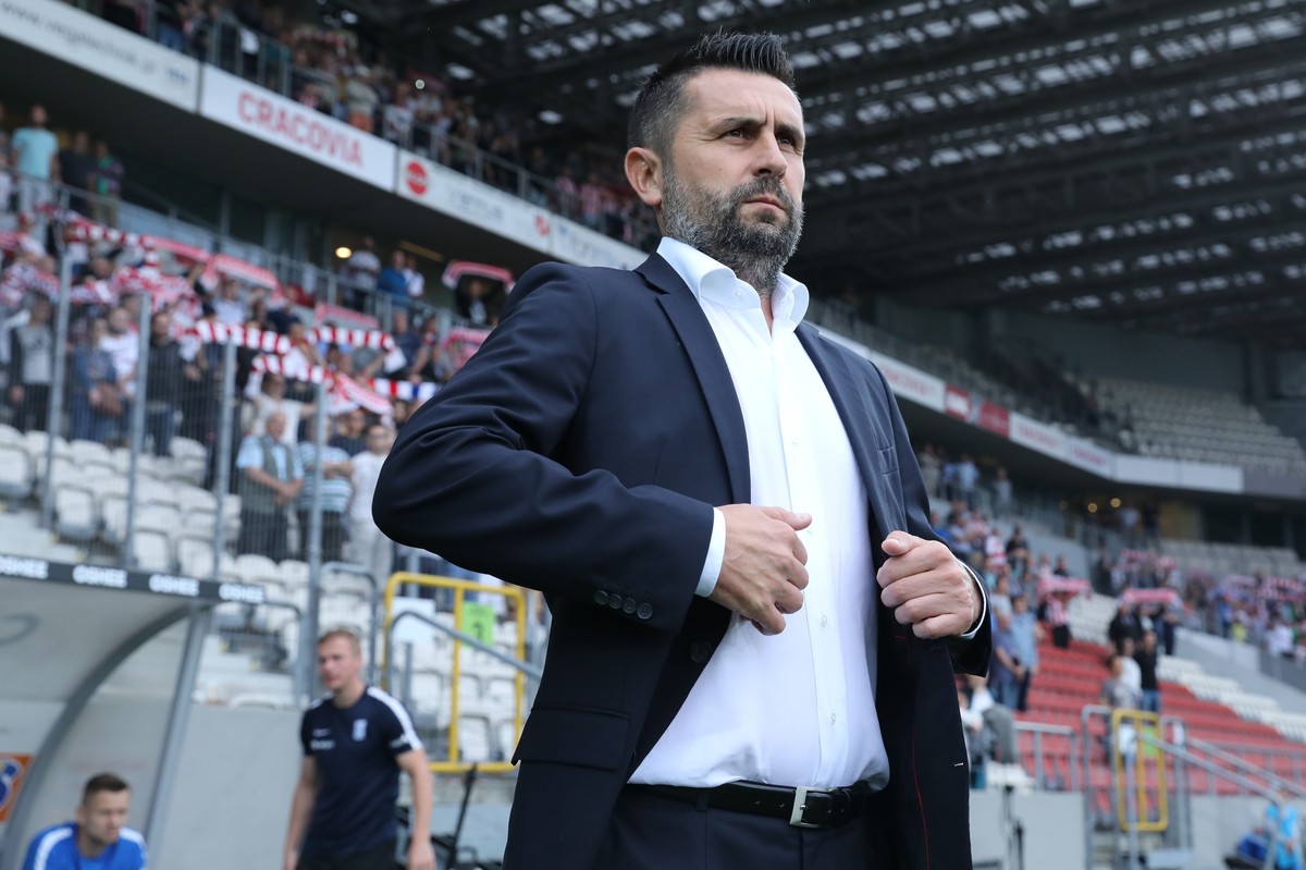 Nenad Bjelica nie zabrania piłkarzom papierosów i alkoholu