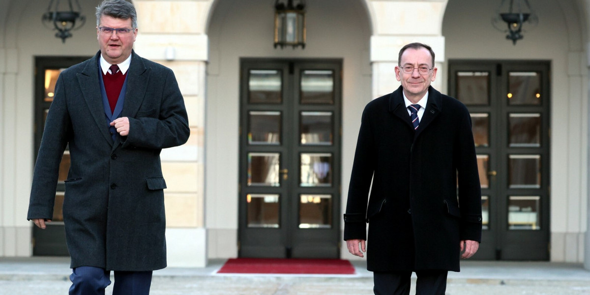 Oświadczenie Wąsika i Kamińskiego na dziedzińcu Pałacu Prezydenckiego