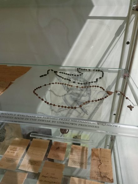 Różańce wykonane przez więźniów