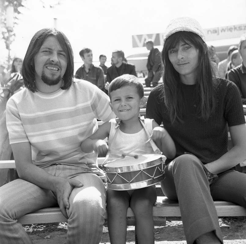 VII Festiwal Piosenki Polskiej w Opolu w 1969 r. Na zdjęciu Mira Kubasińska z Tadeuszem Nalepą i synem Piotrem