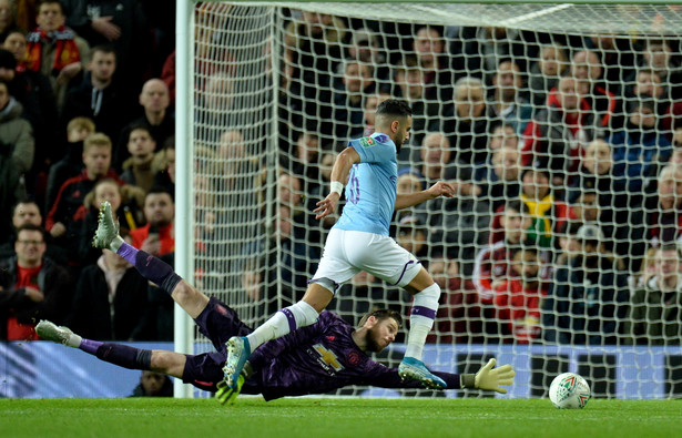 Manchester City wygrywa na Old Trafford w pucharowych derbach