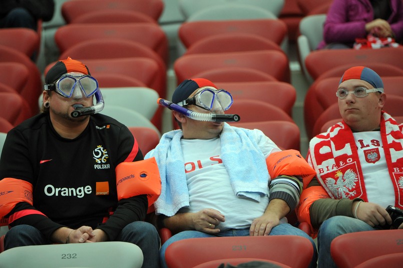 Polscy kibice na trybuach Stadionu Narodowego w Warszawie