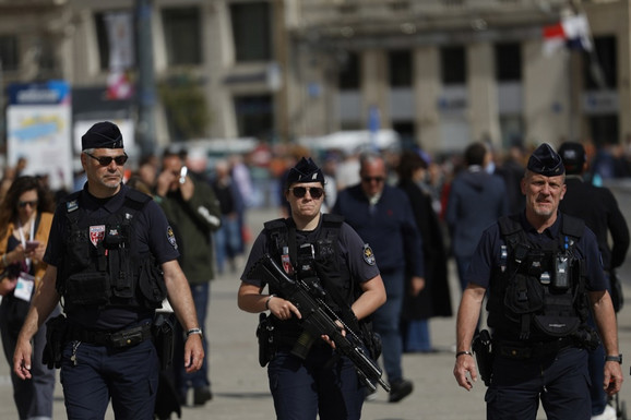 POTERA U FRANCUSKOJ Stotine policajaca i žandarma traga za "Muvom" i grupom napadača