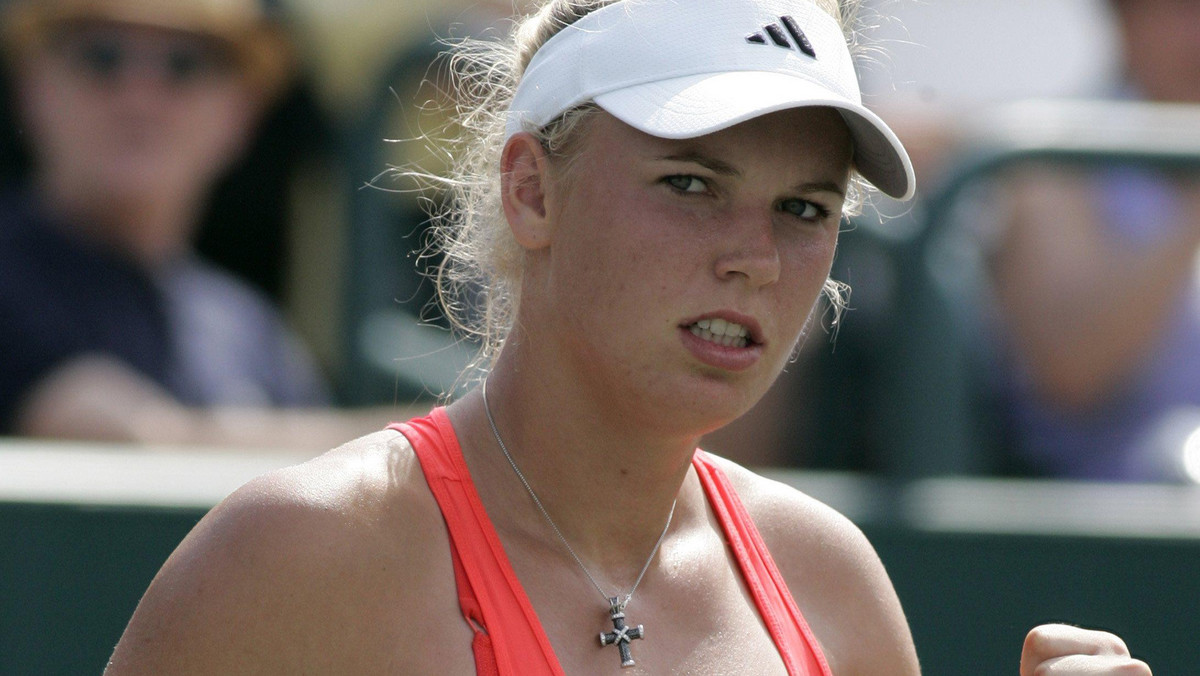 Liderka światowego rankingu tenisistek Dunka polskiego pochodzenia Caroline Wozniacki pokonała Japonkę Ayumi Moritę 6:2, 6:3 i awansowała do drugiej rundy turnieju WTA Tour na ziemnych kortach w Madrycie (pula nagród 3,5 mln euro).