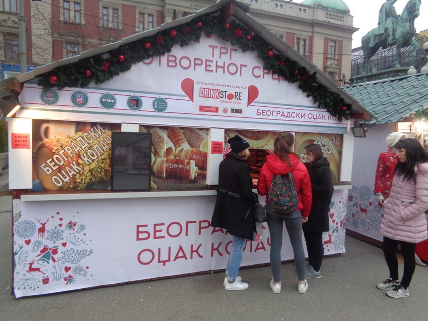 Uvek gužve kod štanda sa odžak kolačem