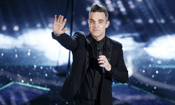 Z atakami paniki, ze strzykawką w ramieniu. Robbie Williams pokazał, jak wygląda życie z chorobą