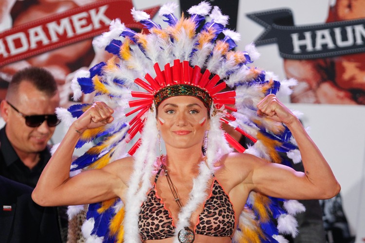 Show Ewy Brodnickiej. W takim stroju nasza mistrzyni zaprezentowała się przed walką