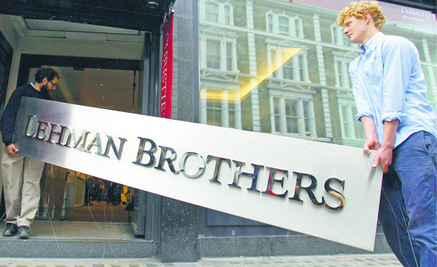 Upadek Lehman Brothers był początkiem finansowego krachu, który zachwiał światową gospodarką. Bo banki tworzą państwa