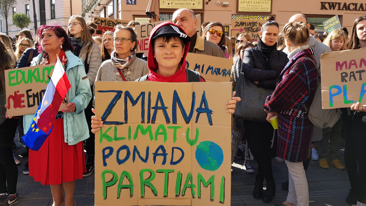 Młodzieżowy Strajk Klimatyczny w Lublinie. Kilkaset osób na manifestacji