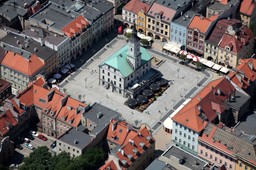 Beton zalewa Polskę. Jak "upiększa" się rynki w miastach