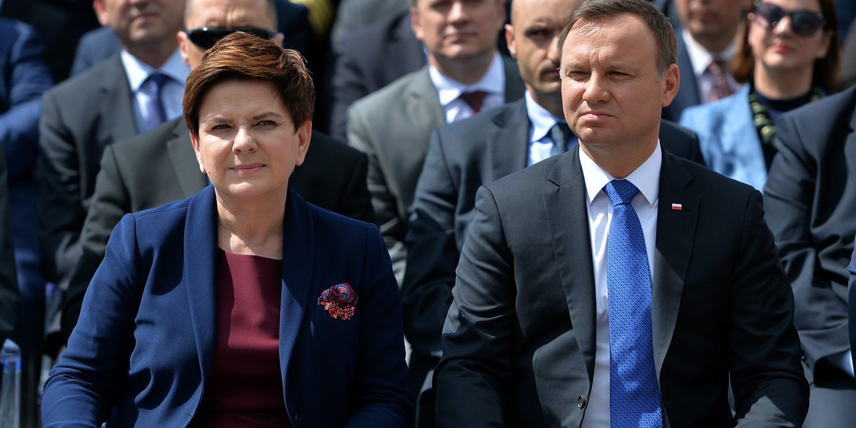 Premier Beata Szydło po podwyżce zyskałaby ok. 7 tys. zł, a prezydent Andrzej Duda - ok. 4,5 tys. zł