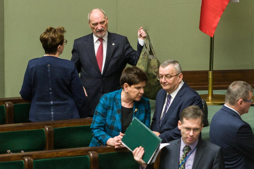 Gdy PiS robi to w Polsce, na Kremlu strzelają korki od szampana. Mocne oskarżenia