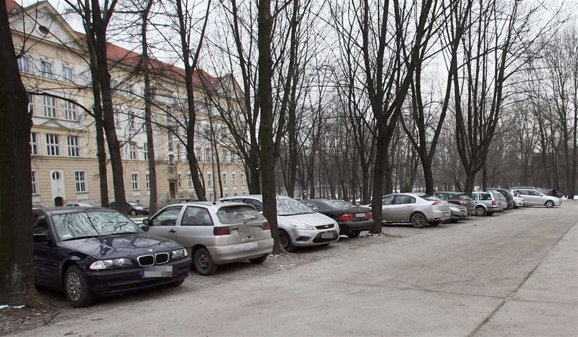 Zdzierają z nas pod szpitalami!