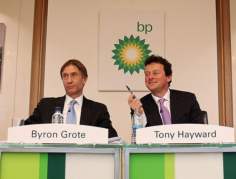 Akcje BP notowane na giełdzie w Londynie rosły o ponad  4 proc. o godz. 17 po spekulacjach medialnych, że inwestorzy z rejonu Zatoki Perskiej są zainteresowani zakupem akcji naftowego giganta.