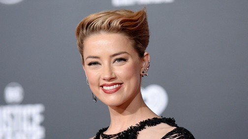 Amber Heard annyira tökéletes volt ebben a ruhában