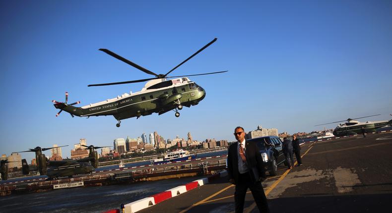 A Secret Service agent stands watch as President Barack Obama arrives aboard Marine One in New York on September 13.