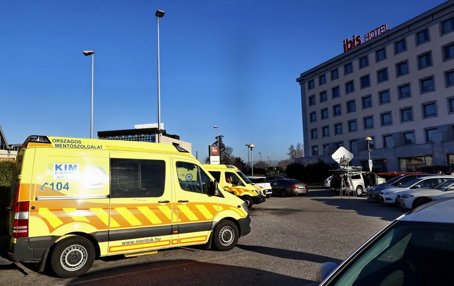 Az Ibis Hotelben szállásolták
el a túlélőket. A rokonok érkezéséig, a helyi magyarok segítették a diákokat /Fotó: Fuszek Gábor