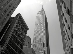 Wirujący świat mieszkańców Nowego Jorku w powieści Columa McCanna