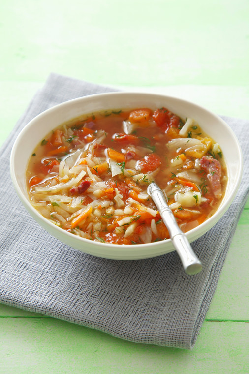 Zupa z kapusty, pomidorów i pancetty