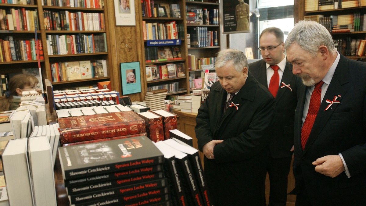 Radni PiS chcą złożyć wniosek o przyznanie Lechowi Kaczyńskiemu honorowego obywatelstwa Krakowa.  Przedstawiciele Platformy Obywatelskiej otwarcie mówią, iż w radzie formuje się nowa koalicja - czytamy w "Dzienniku Polskim".