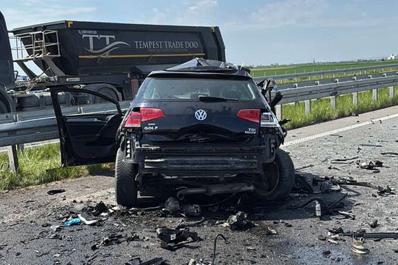 MLADIĆ (22) POVREĐEN U STRAVIČNOM UDESU U RUMI HITNO PREVEZEN ZA BEOGRAD Bio u "golfu" kada je "ford" naleteo na njih brzinom 130 NA SAT