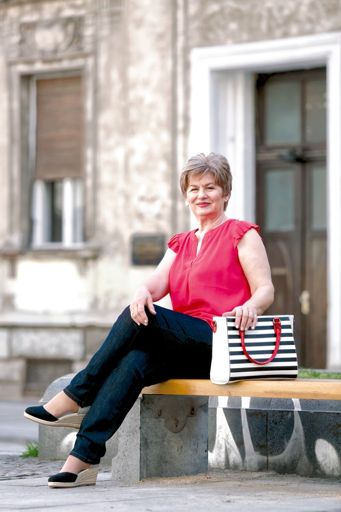 Bluza i pantalone „Monsoon“, 
torba i espadrile „Deichmann“