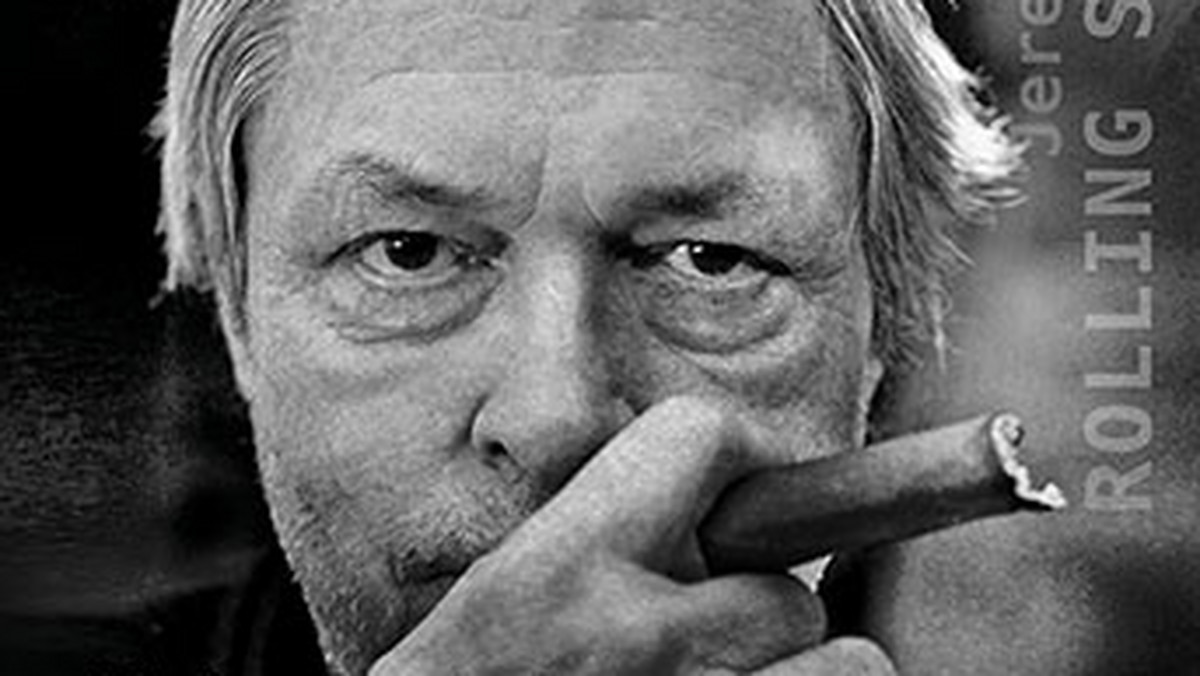Jest postacią tyleż wpływową, co tajemniczą. To on stoi za częścią sukcesów The Beatles i The Rolling Stones, on jest twórcą pierwszych wideoklipów i ważną częścią historii muzyki rozrywkowej. Przyjaźnił się z Brigitte Bardott, Jeremym Ironsem i całe życie mierzył się z pogłoskami, że jest nieślubnym synem Orsona Wellesa. O Michaelu Lindsayu-Hoggu, autorze autobiografii "Człowiek, który zna ich wszystkich" (Wydawnictwo Pascal), pisze Piotr Metz.