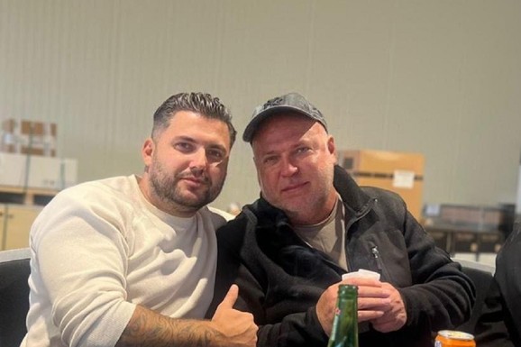 "ASMIN NIJE ODRASTAO NA BALKANU, A U AUSTRIJI TI NA POSLU MOGU REĆI DA SI PAS, LUD" Alibabin otac ovako objašnjava poteze sina u Eliti: "Naši ljudi ovo ne mogu da razumeju"