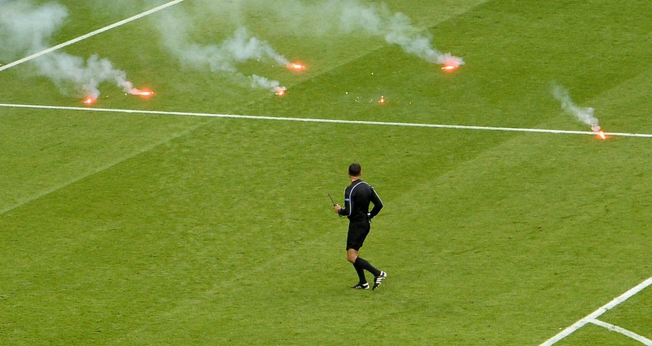 Najpierw Anglicy i Rosjanie, teraz Chorwaci. Kolejni kibice zakłócili mecz Euro 2016