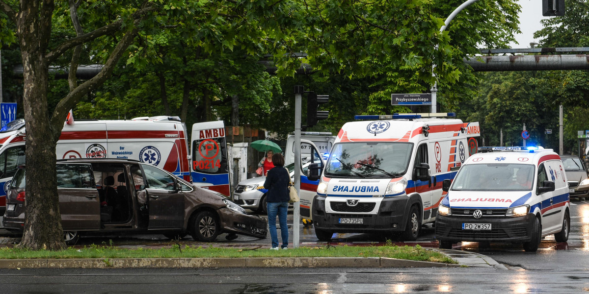 Strażnicy pędzili na sygnale przez miasto, spowodowali wypadek. Powód? Błahy