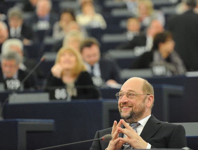 Nowy przewodniczący zapowiedział, że będzie 'walczyć o szacunek dla PE' i dołoży starań, by 'odzyskać zaufanie obywateli i rozbudzić entuzjazm dla Europy'