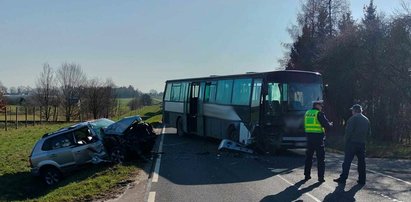 Kierowca autobusu nie ustąpił pierwszeństwa. Zderzył się z osobówką