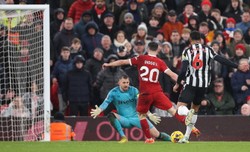 Sześć goli w meczu Liverpoolu z Newcastle. "The Reds" uciekają rywalom