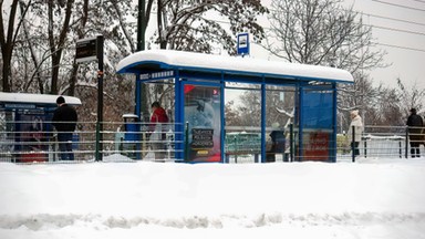 55-latek zamarzł na przystanku w Krakowie. Na pomoc było już za późno