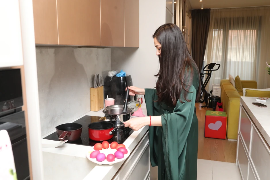 Sanja Vučić pokazala kako farba jaja