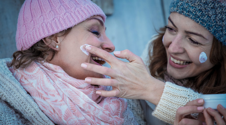 A téli hideg és szeles időjárás miatt bőrünk különösen nagy terhelésnek van kitéve /Fotó: Getty Images