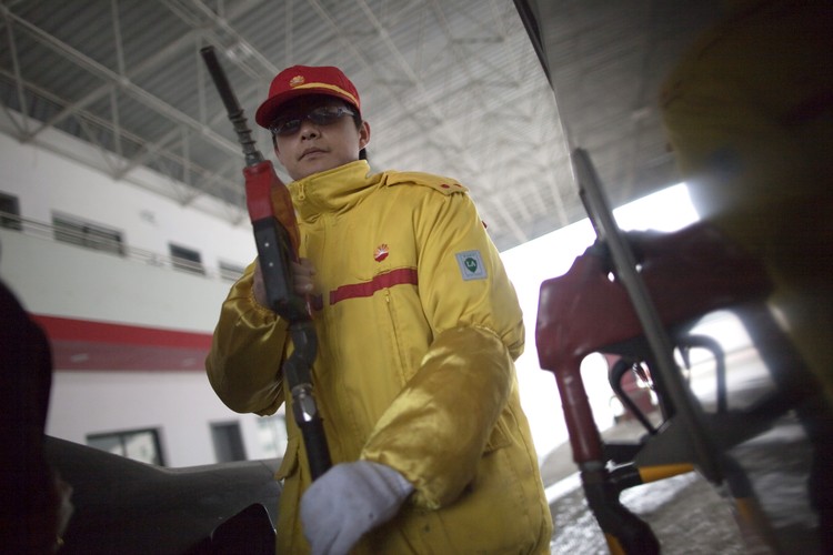 <b>Miejsce 5. China National Petroleum</b>
<br>
<br>Kraj: Chiny
<br>CEO: Zhou Jiping
<br>Pracownicy: 1 656 465 
<br>Przychody: 408,630 mld dolarów
<br>Zyski: 18,196 mld dolarów