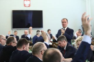 Komisja nadzwyczajna przyjęła zapisy dot. komisarzy wyborczych