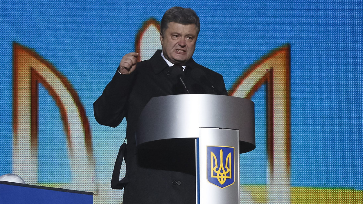 Prezydent Ukrainy Petro Poroszenko poinformował o trwającej wymianie jeńców między siłami rządowymi a separatystami. Jak podał, wolność odzyskało już 139 Ukraińców, w tym obrońcy lotniska w Doniecku i miasta Debalcewe.