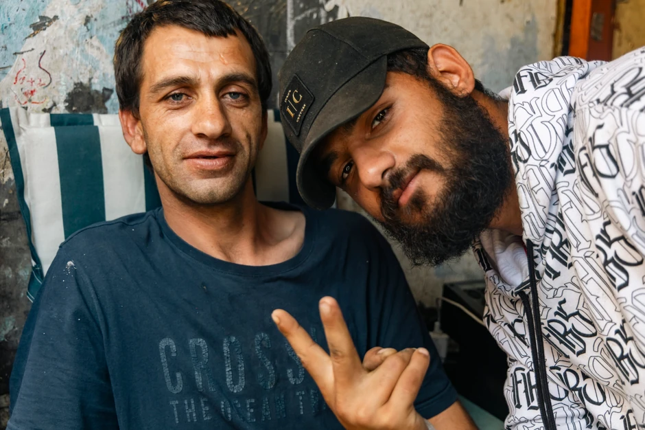 Domaćini u romskom naselju u Rakovici