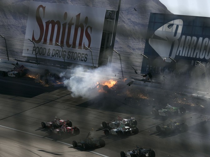 Wypadek, w którym zginął Dan Wheldon na torze w Las Vegas