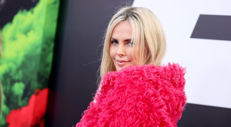 Charlize Theron hat lépéses szépségápolási rutinja most a tiéd lehet. Fotó: Getty Images