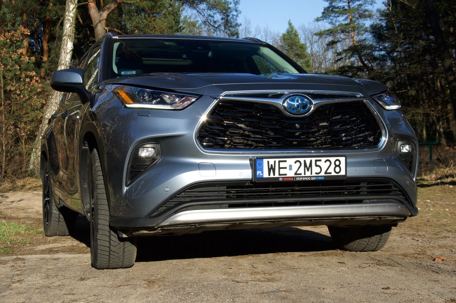 Toyota Highlander mimo sporych gabarytów nie przytłacza - ani wizualnie, ani podczas manewrów. 