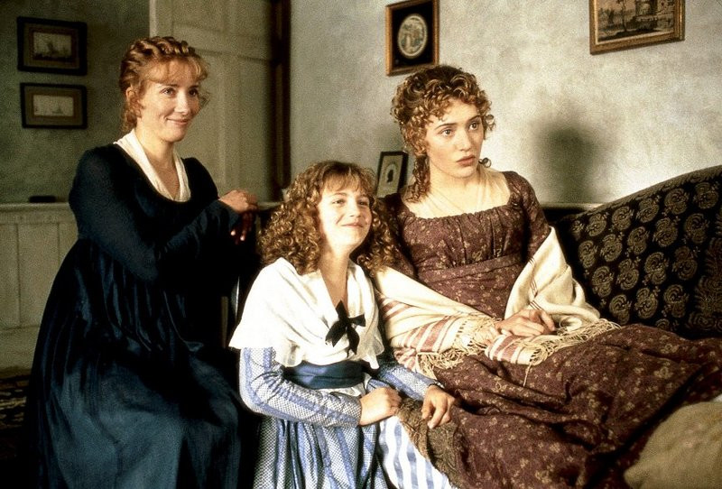 Emma Thompson, Emilie François i Kate Winslet w filmie "Rozważna i romantyczna" (1995)