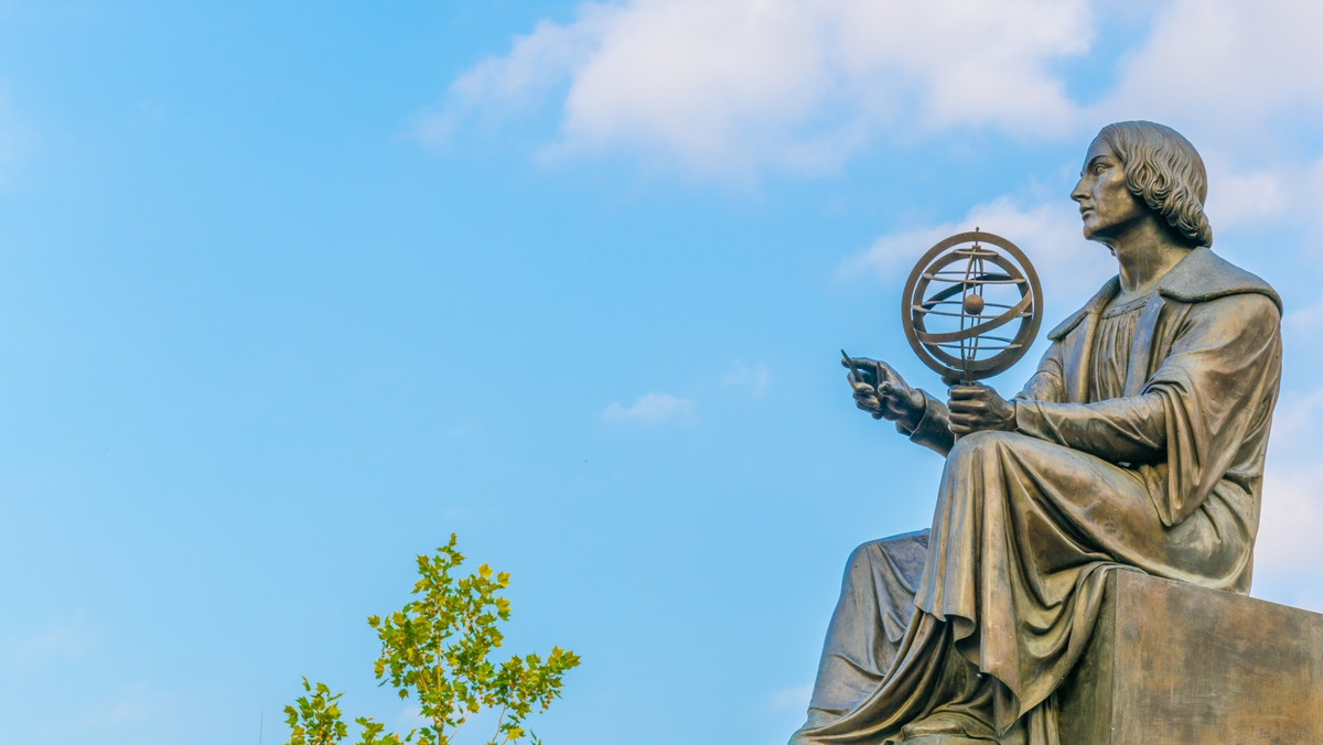 Szlak Kopernikowski wytyczono w 1973 roku z okazji pięćsetnej rocznicy urodzin Mikołaja Kopernika. Choć najbardziej z nim kojarzonym miastem jest Toruń, to na Szlaku Kopernikowskim go nie znajdziemy, bo Mikołaj Kopernik większość życia spędził na Warmii.