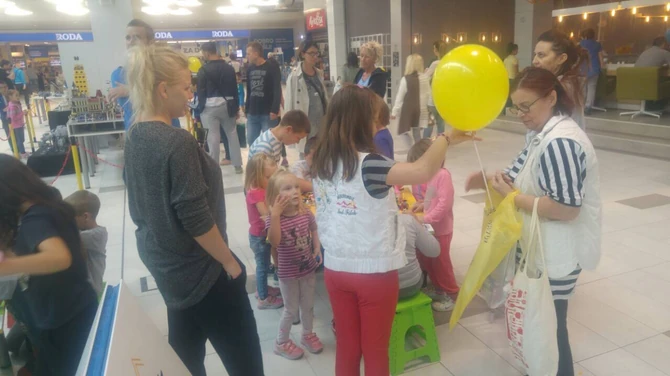 Sklapali su Lego kockice